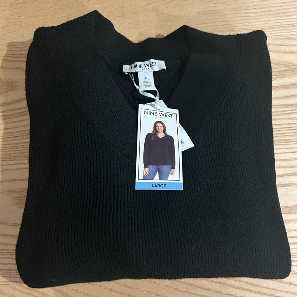 NWT. Cozy Nine West Women's V-Neck Black Sweater. Large.